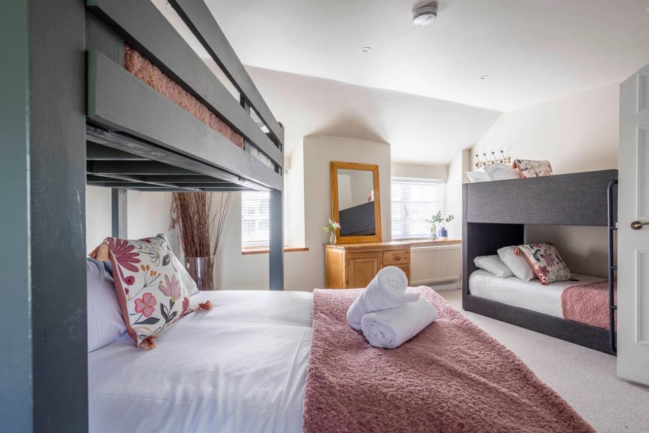 Wisteria View With Hottub & Cabin Sleeps 20 Chippenham (Wiltshire) Exterior foto