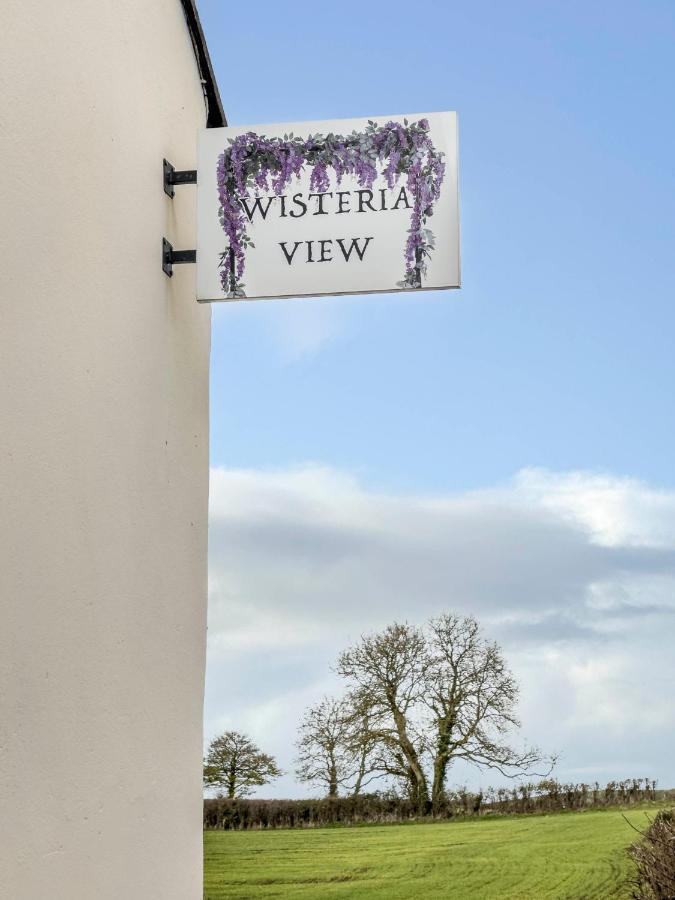 Wisteria View With Hottub & Cabin Sleeps 20 Chippenham (Wiltshire) Exterior foto