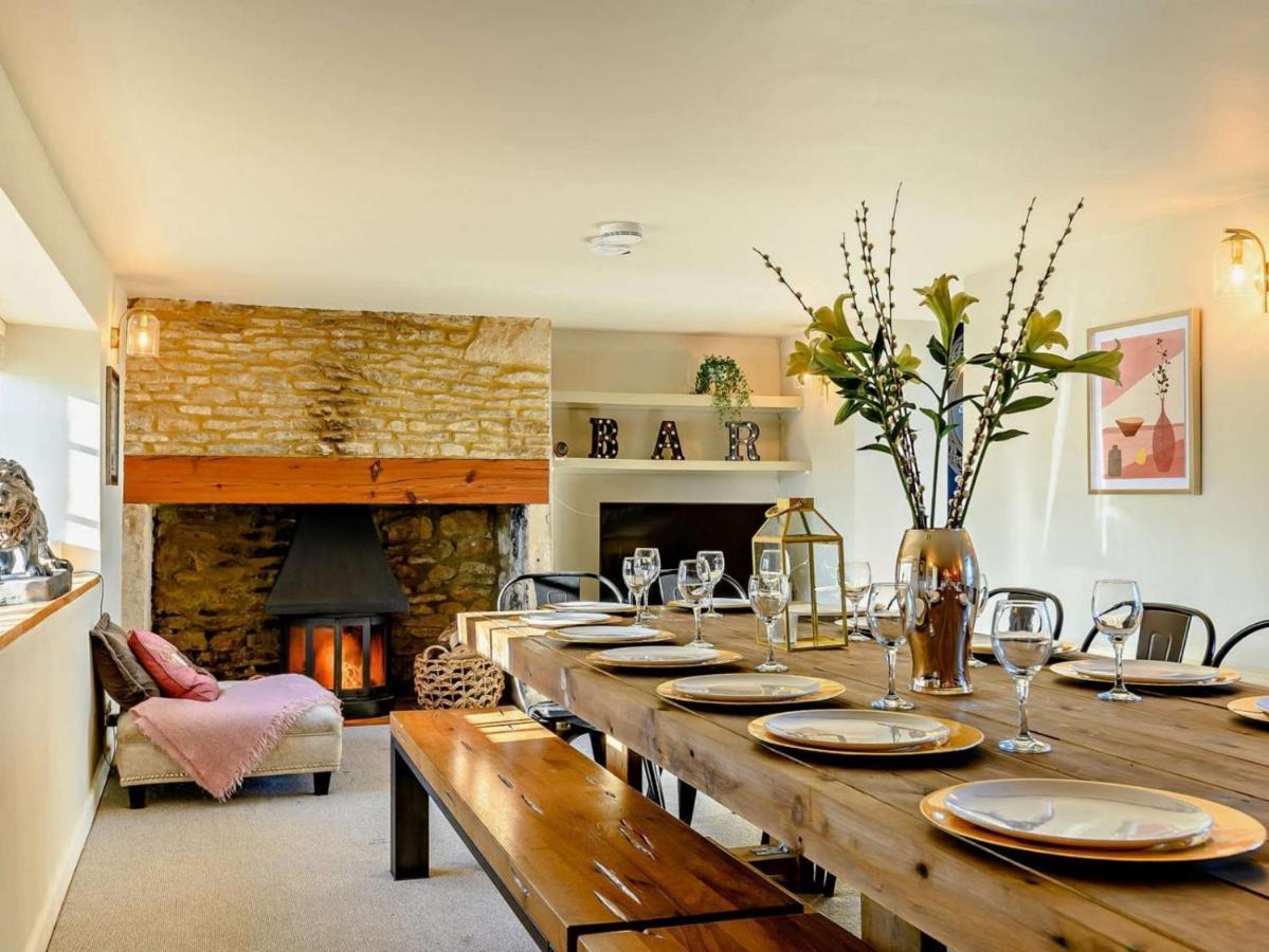 Wisteria View With Hottub & Cabin Sleeps 20 Chippenham (Wiltshire) Exterior foto
